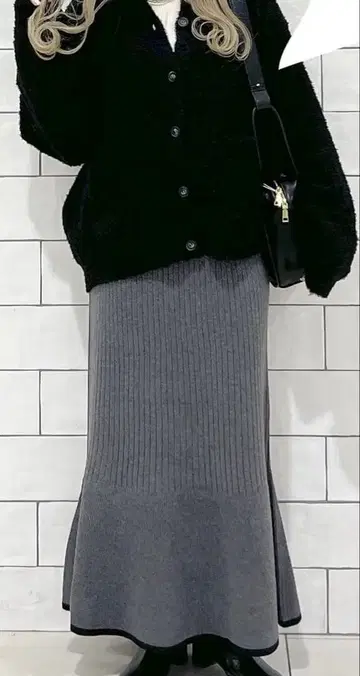 새상품 렙심 배색 플레어 스커트