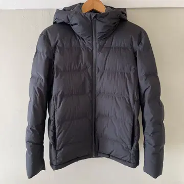 UNIQLO 심리스 다운 자켓 후드 부착