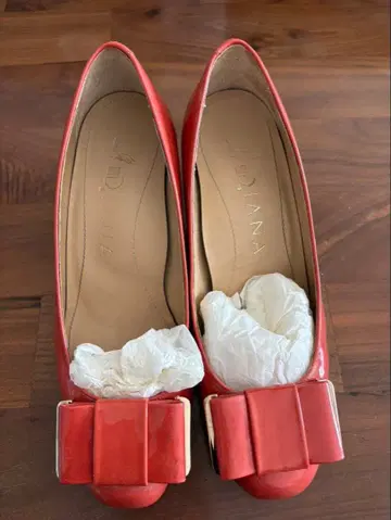 리본 포함 에나멜 핑크 펌프스