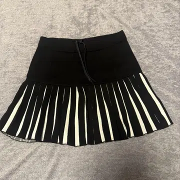 뉴발란스 플리츠 스커트 니트 사이즈 00