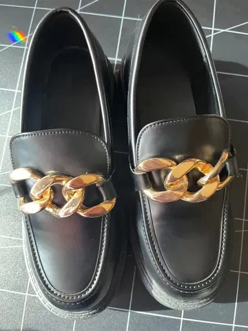 블랙 로퍼 골드 체인