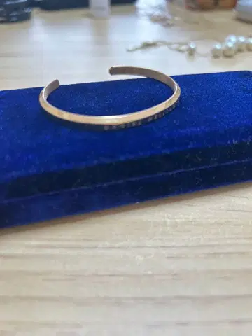 다니엘 웰링턴 골드 (K10) 오픈 뱅글 (여성용)