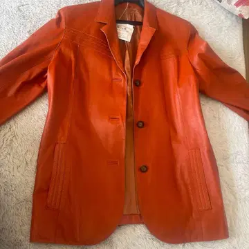 오렌지 가죽 자켓