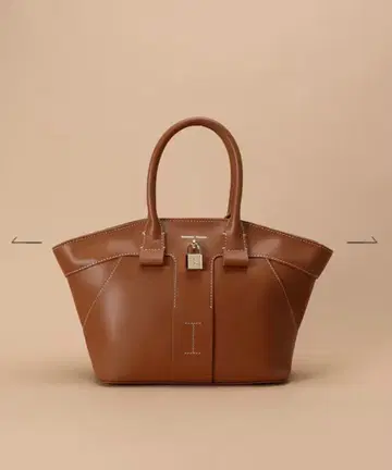 브라운 가죽 토트백 스터드 장식