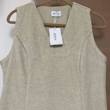 emii+ 베이지 슬리브리스 니트 원피스