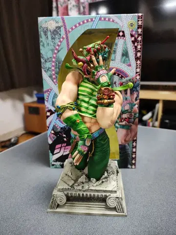 죠죠의 기묘한 모험 피규어 동상 죠나단