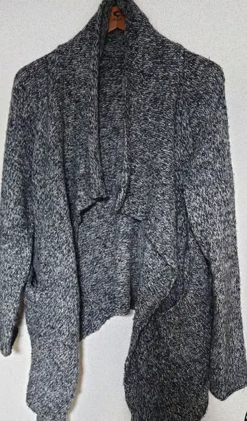 요건 레일 그레이 계열 니트 가디건