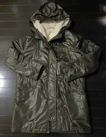 유니클로 후드 부착 충전솜 나일론 코트