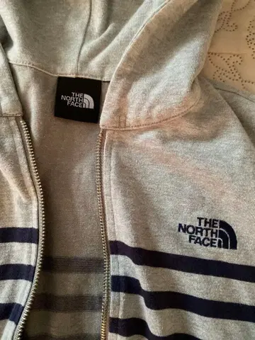 THE NORTH FACE 스트라이프 후드티