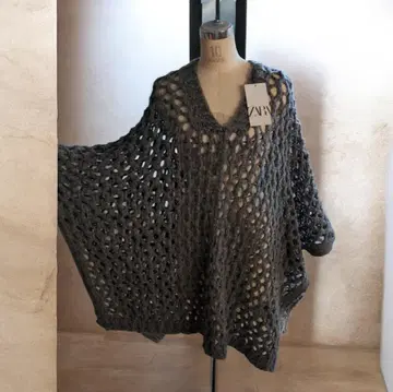 새상품 미사용 그레이 오픈워크 니트 판초