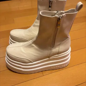 YOSUKE 아이보리 통굽 부츠 화이트