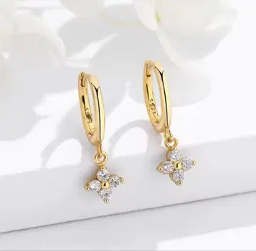 [ 조건부 할인 가능 ] 골드 플라워 모티브 후프 귀걸이