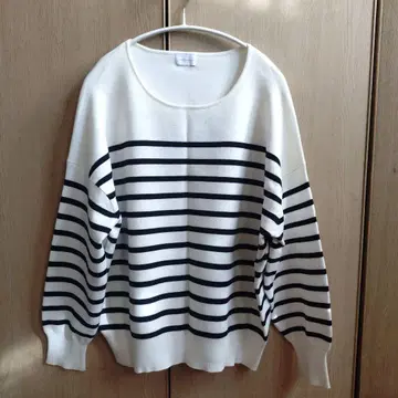 그린 레이블 릴랙싱 보더 니트