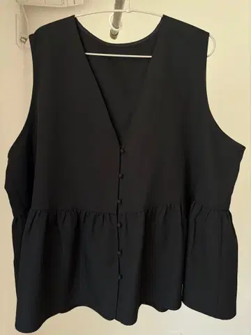 MIANDMOU 미앤모우 블랙 플레어 베스트