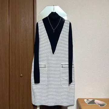 BODY DRESSING Deluxe 스트라이프 V넥 원피스