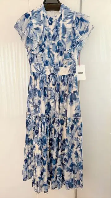 프릴 달린 블루 화이트 롱 원피스