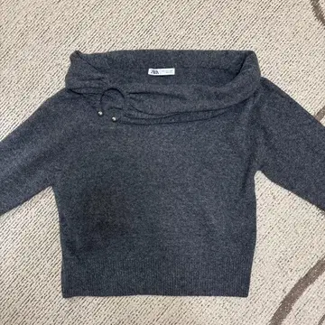 ZARA 그레이 오프숄더 니트