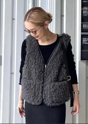 한 번 착용 새상품급! CIAOPANIC TYPY 파이핑 퍼 베스트