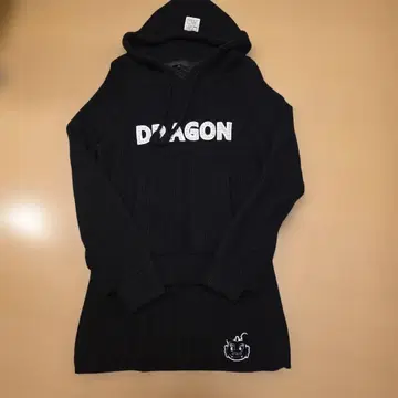 댄스 위드 드래곤 후드 부착 블랙 스웨터 & 스커트 셋업