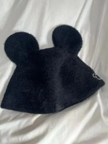 미키마우스 귀 달린 블랙 모자