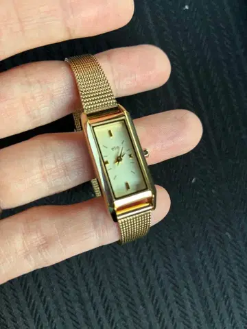 새상품급! ete 골드 메쉬 밴딩 손목시계