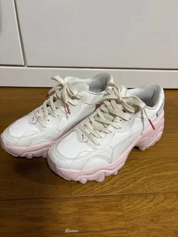 PUMA 화이트 핑크 통굽 스니커즈