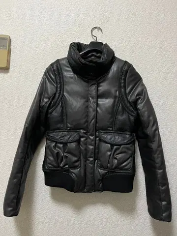 더블 스탠다드 천연 가죽 절개 다운 /F 블랙 양가죽 블랙 다운 70%