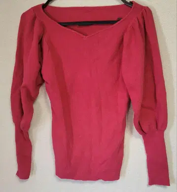 새상품급 안아더안젤라스 핑크 V넥 퍼프 슬리브 니트