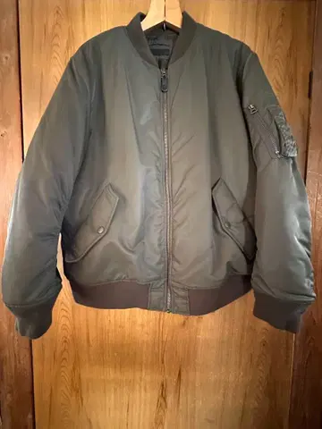 유니클로 MA-1 블루종 올리브 XL 사이즈