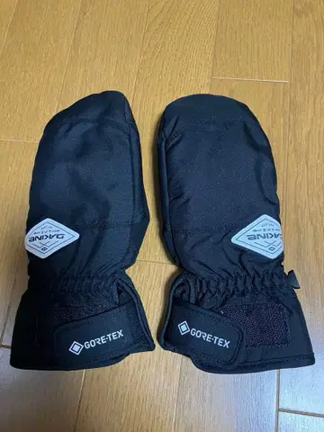 GORE-TEX 블랙 미튼 블랙입니다