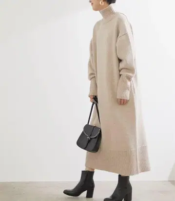 ADAM ET ROPE' 터틀 백슬릿 니트 원피스