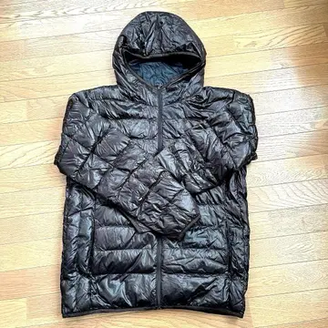 유니클로 후드 부착 다운 자켓 L 사이즈