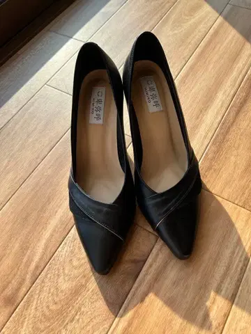 히미코 블랙 스틸레토 펌프스 21.5cm