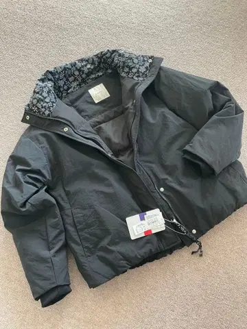 SOSOTTO 소소토 블랙 다운 자켓 리버티 꽃무늬