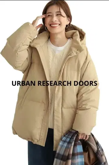 URBAN RESEARCH DOORS 후드 부착 다운 자켓 베이지