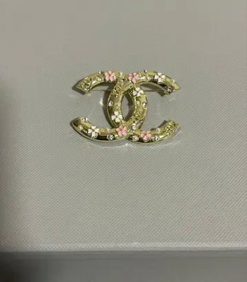 빈티지 브로치 로고 cc