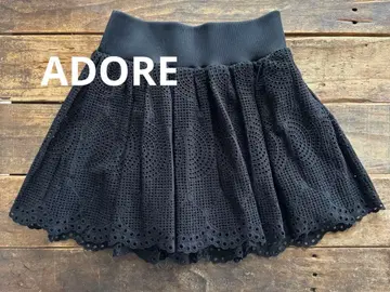 새상품급 ADORE 어도어 무릎 기장 레이스 스커트