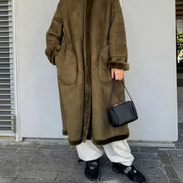 새상품급 vachement 무스탕 후드 코트 카키 론 헤르만 선착순