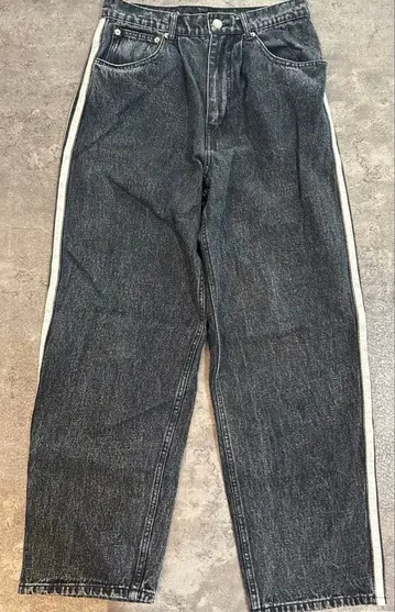 다크 그레이 사이드 스트라이프 데님 팬츠