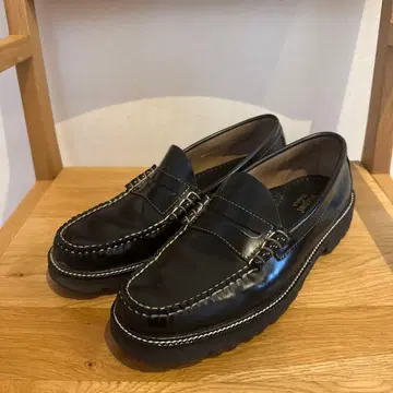 블랙 가죽 로퍼 스트랩 포함