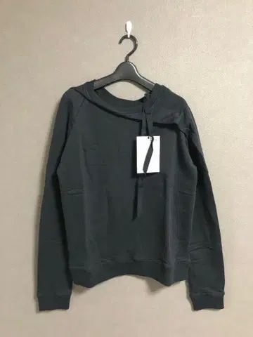 새상품 Marina Yee SKY SWEET 절개 와이드 맨투맨