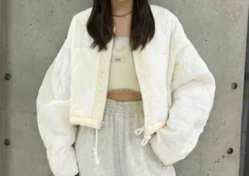 크림색 퀼팅 자켓 KN