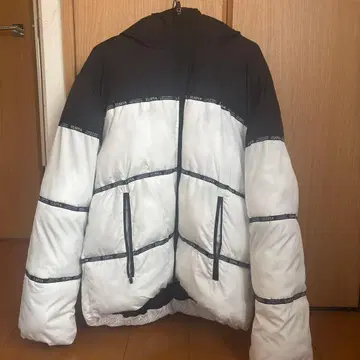 스트라이프 디자인 다운 자켓 후드 부착