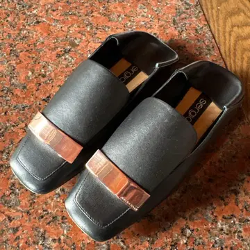 Sergio Rossi 블랙 가죽 슬립온 34