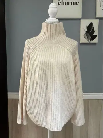 미카레미카레 로우 게이지 리브 하이넥 니트 시착만 한 상품