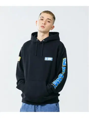 XLARGE 20AW/XL-ARMY HOODED SWEAT 기시 착용