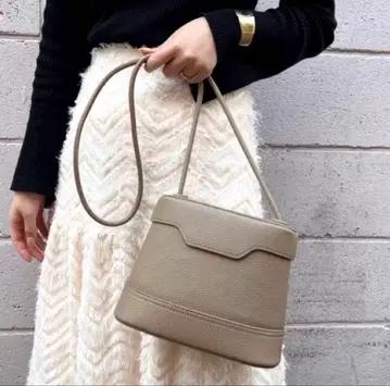 [ 새상품급 ] LE VERNIS 버킷 숄더백 사선 크로스 여성용 베이지