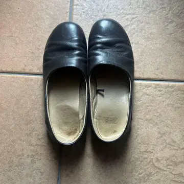 블랙 가죽 플랫슈즈 40 사이즈