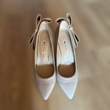 DIANA 베이지 리본 포함 하이힐