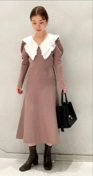 SNIDEL 베이지 프릴 옷깃 퍼프 슬리브 원피스 베이지 귀여운